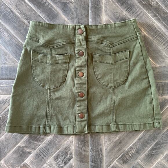 Forever 21 Army Green Snap Front Mini Skirt – Size 27 - Picture 1 of 4